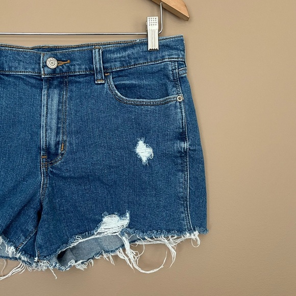 {Old Navy} Boyfriend Distressed Mid-Rise Jean Shorts in Blue - Womens 8 - Picture 3 of 10